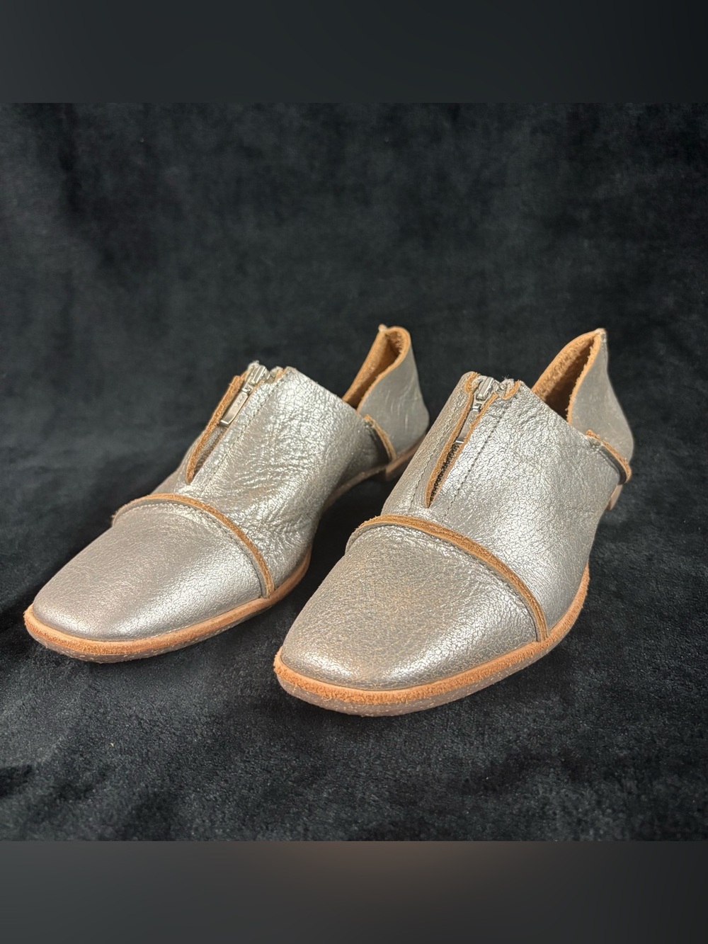 U-DOT Made in Japan Silver Leather Zip Shoes